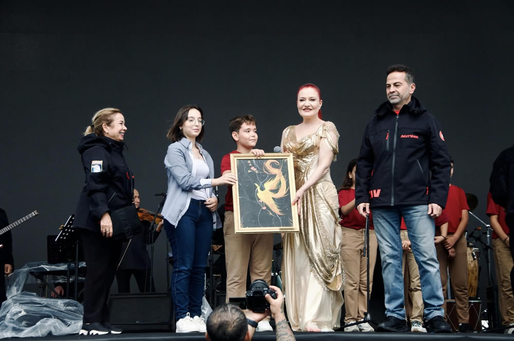 Muhteşem Candan Erçetin konseri için TEŞEKKÜR.